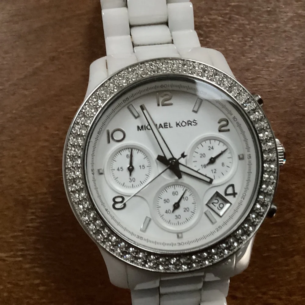 Michael Kors Runway White Dial Ceramic Strap Glitz Women’s Watch MK5188